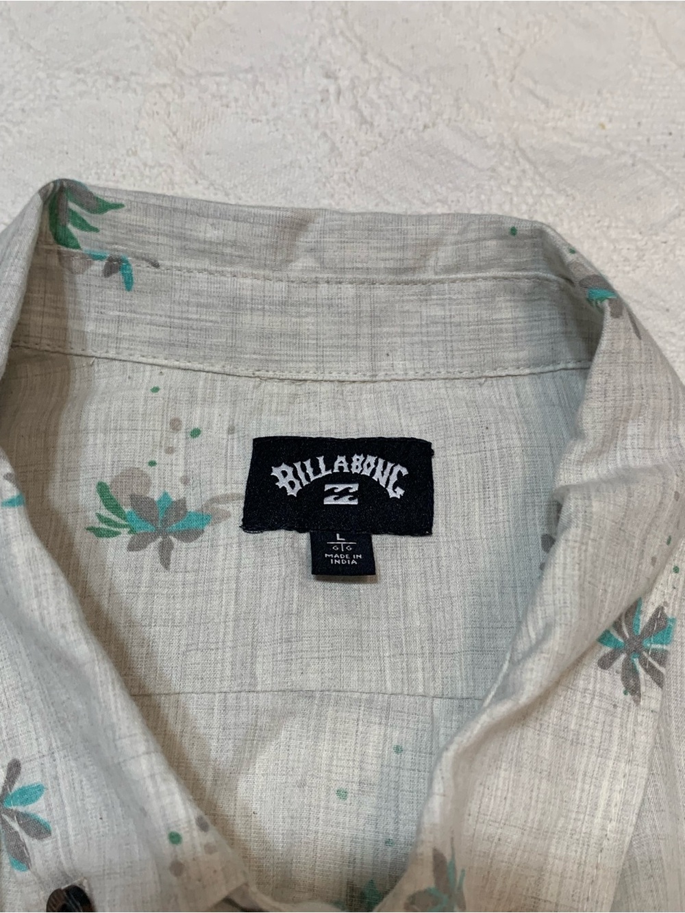 Billabong Light Gray Button-Up Shirt with Teal Floral Accents
